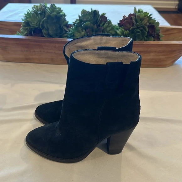 Aquatilla Flo Black Suede Weatherproof Ankle Boots heeled Booties heels sz 5.5 - Picture 3 of 8